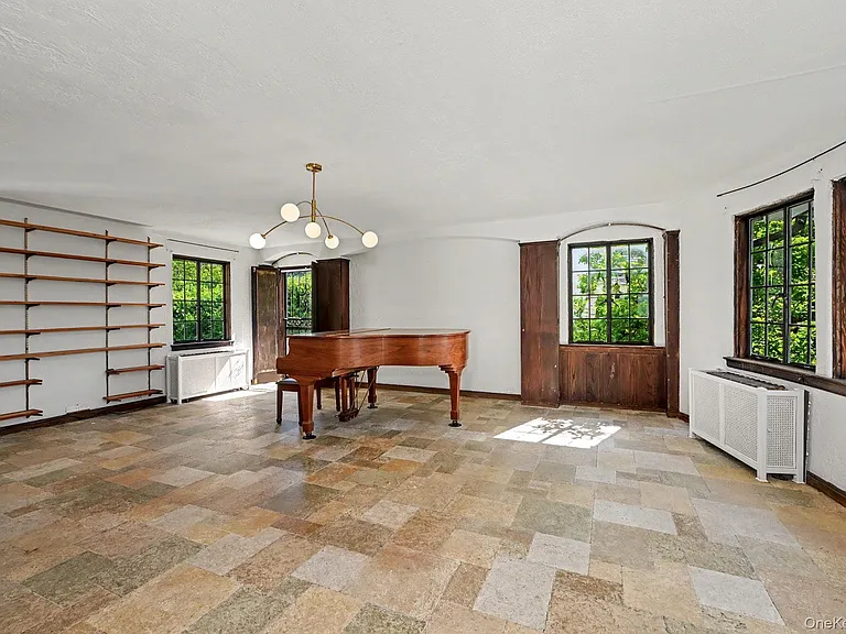 53 Cortlandt Ave — Photo 6