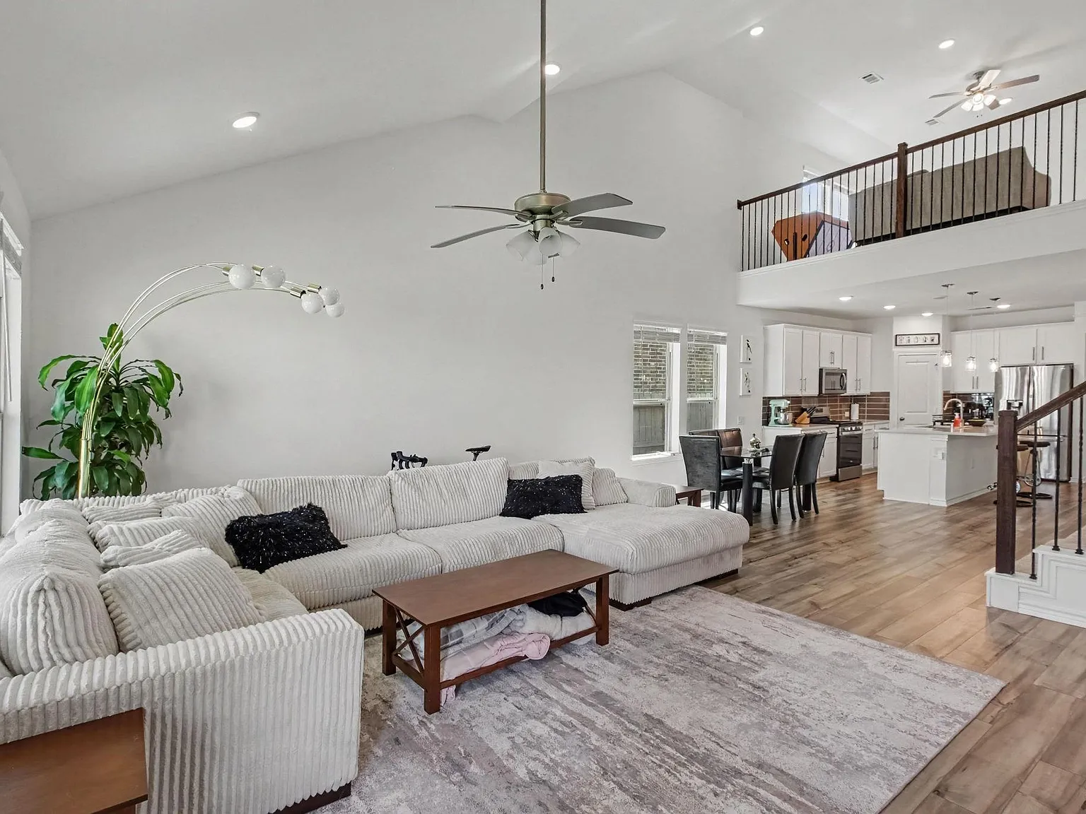 4 bed, 2.5 bath, 2625 sqft, $3,100 — Photo 4