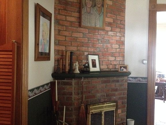 Corner fireplace dinning rm