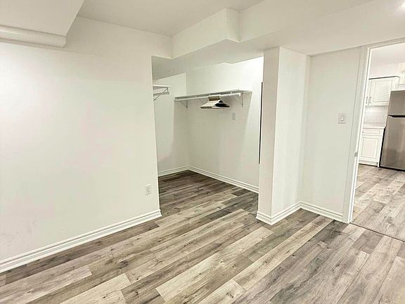 4th image of 586 Sweetwater Cres #Basement