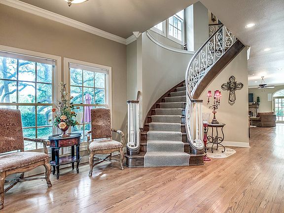 5th image of 411 Woodway Forest Dr