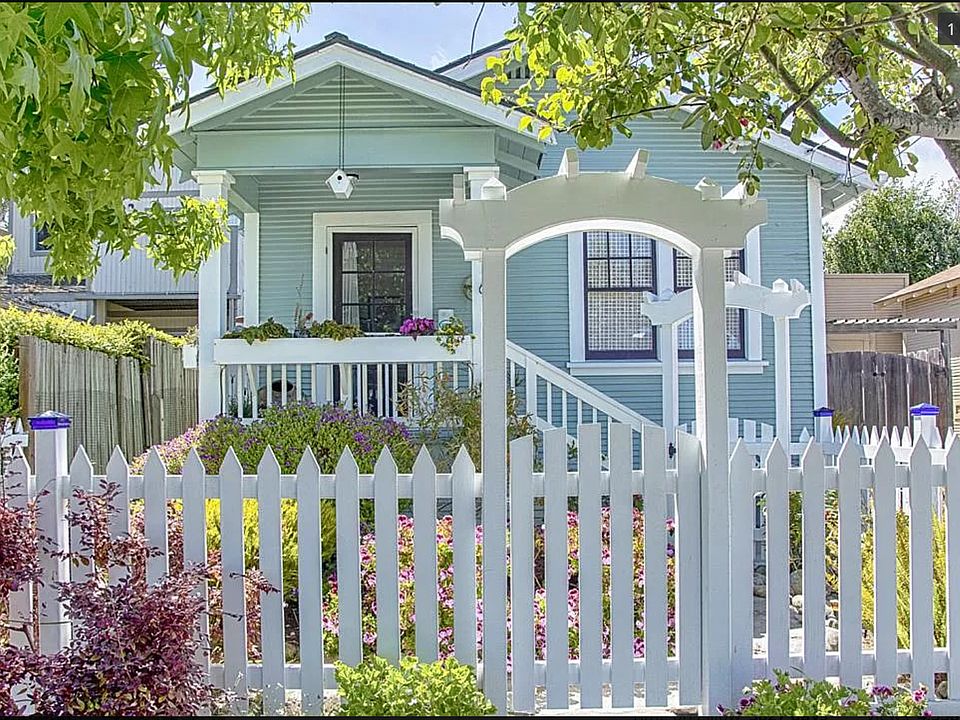1st image of 276 Anita St