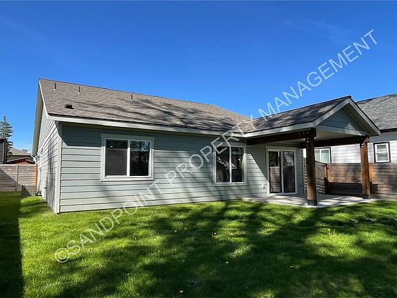 4th image of 173 Carnelian Ave