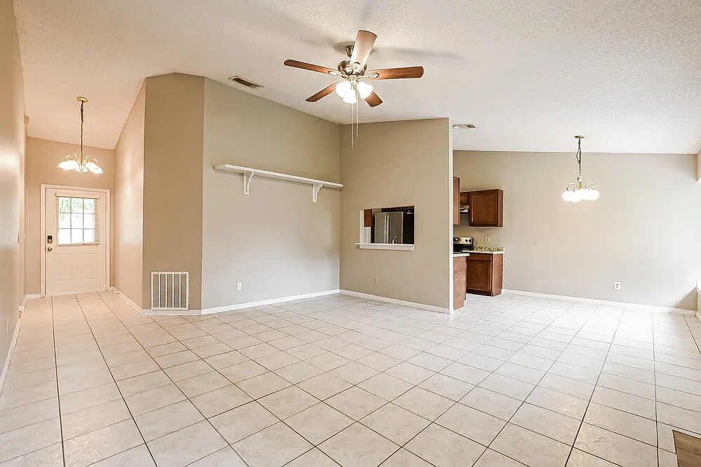 3 bed, 2.0 bath, 1201 sqft, $2,175 — Photo 3
