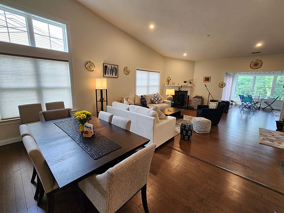 Its really an amazingly spacious integrated Living space all the way from the entry, dining, living to the Sun Room...