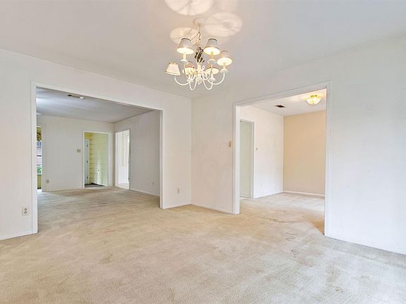 3rd image of 419 Oakhill Dr