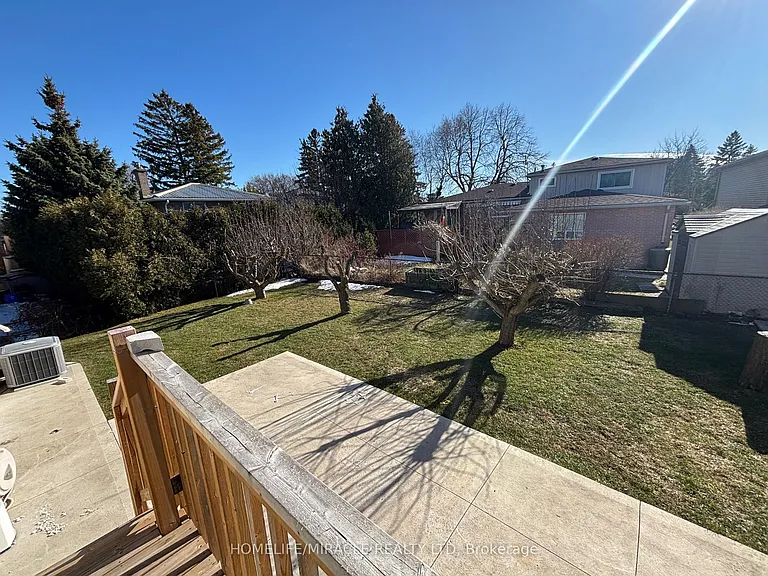 219 McMurchy Ave S #MAIN — Photo 25