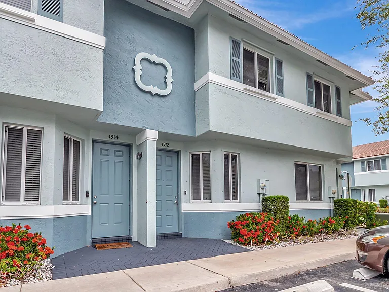 1912 Hibiscus Ln — Photo 5
