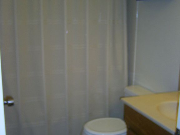 upper level full bath