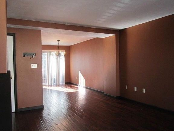 5th image of 517 Bush Way