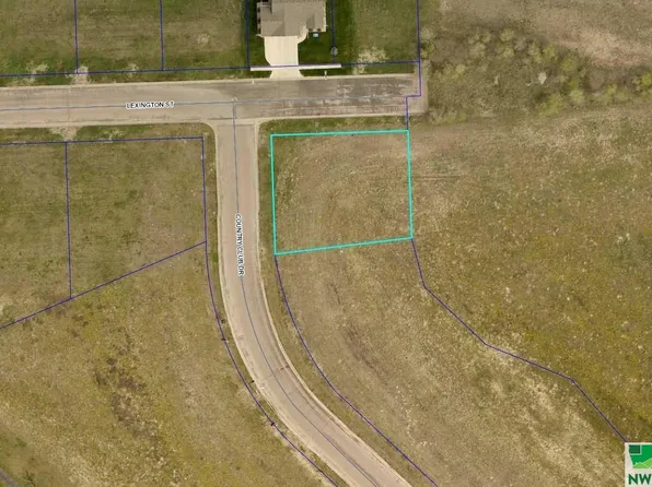 102 Lexington St, Elk Pt, SD 57025