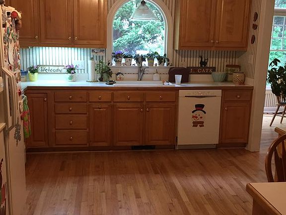 Kitchen (Hardwood floors)
