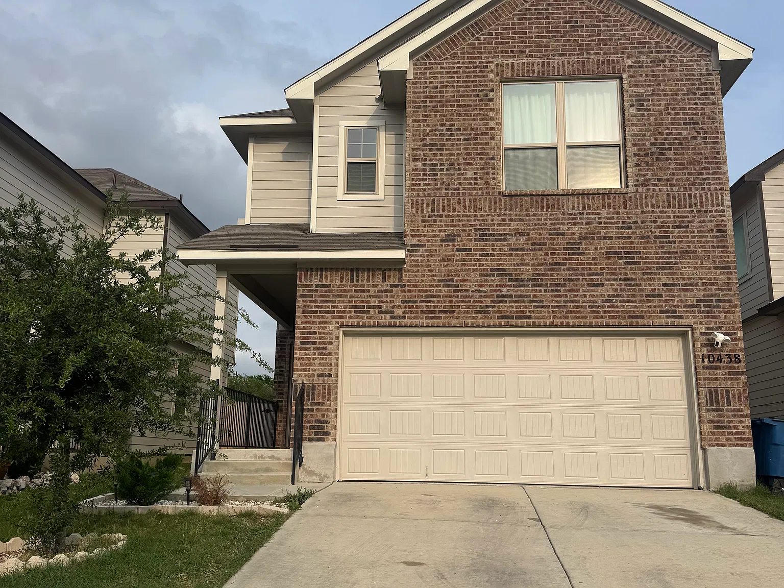 3 bed, 2.5 bath, 1849 sqft, $1,900 — Photo 2