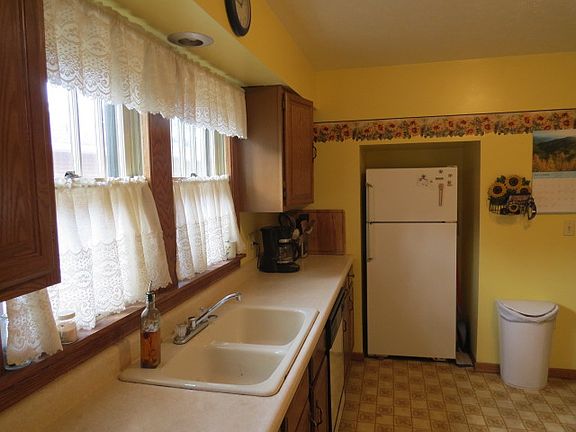 3rd image of 433 2nd Ave NW