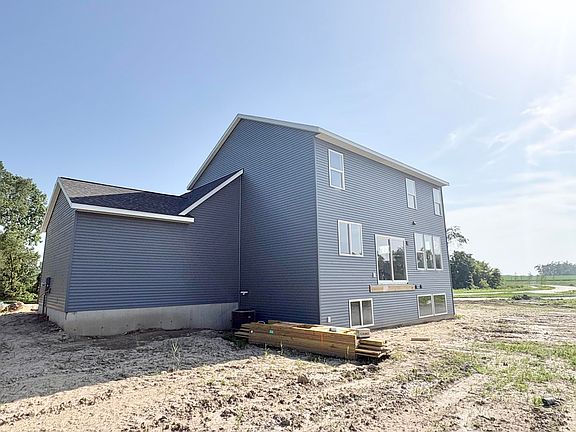 3rd image of 720 Sunfield Dr