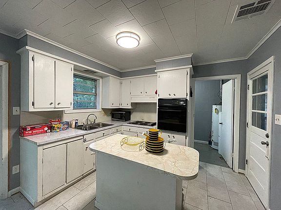 2nd image of 1808 Filmore St