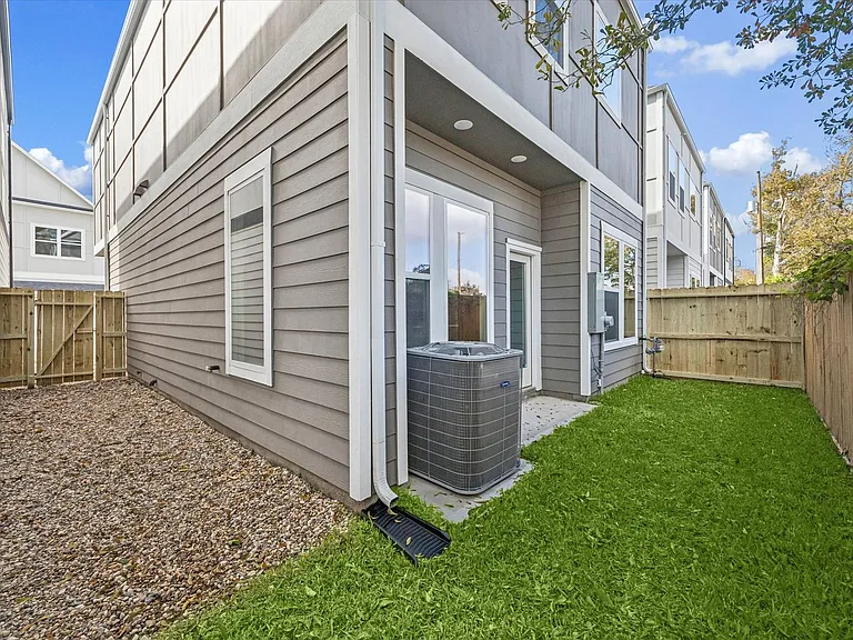 209 Clark Meadows Ln — Photo 28