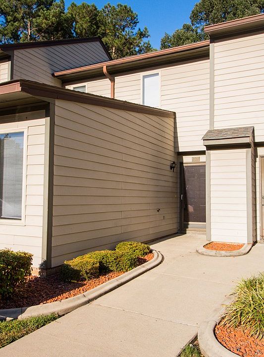 1st image of 207 Cashwell Dr