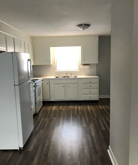 5 Lawrence Ave — Photo 1