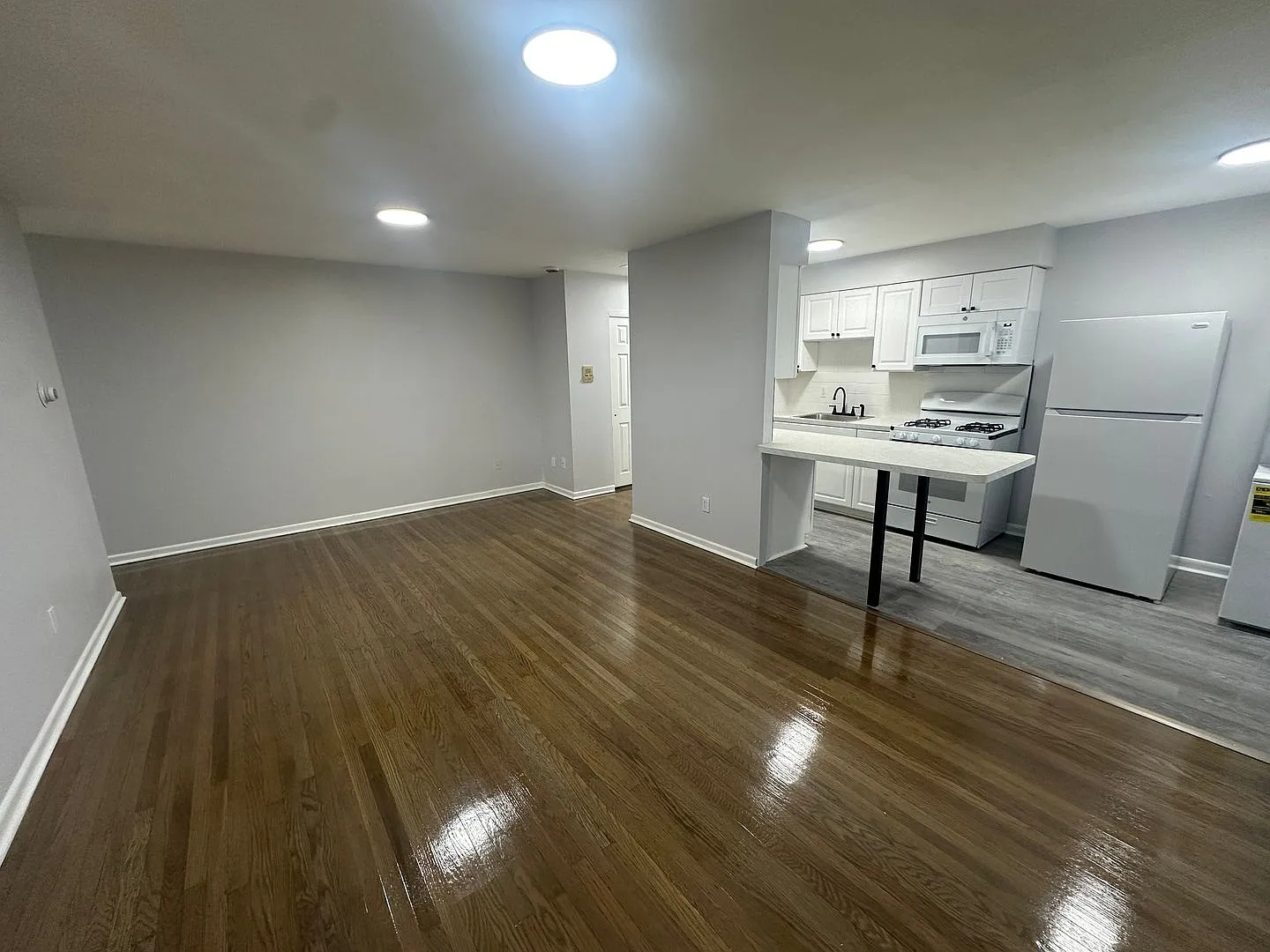Moser Gardens Apartments — Photo 3