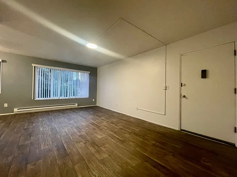 Hudson Court — Photo 19