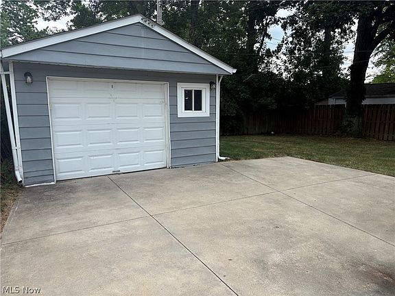 5th image of 448 Chestnut Dr