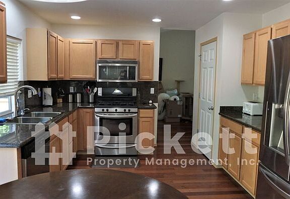 4th image of 2923 NE Loyola St