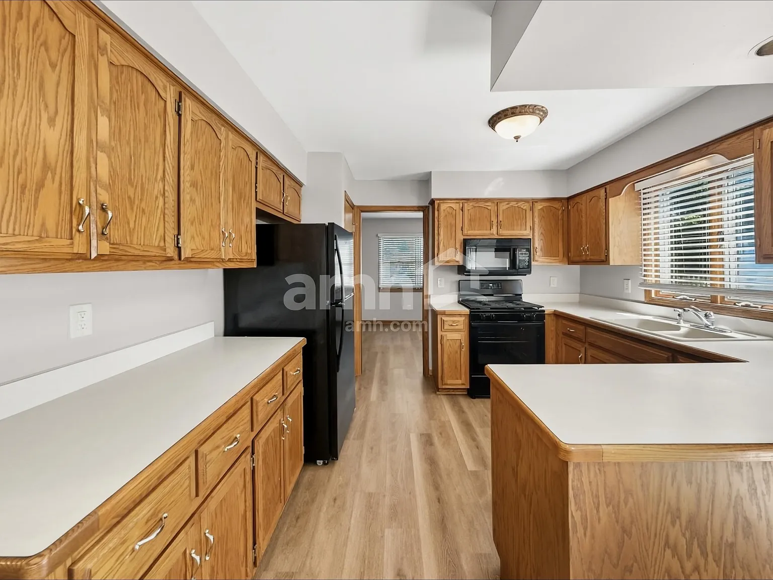 4 bed, 2.5 bath, 1839 sqft, $2,860 — Photo 4