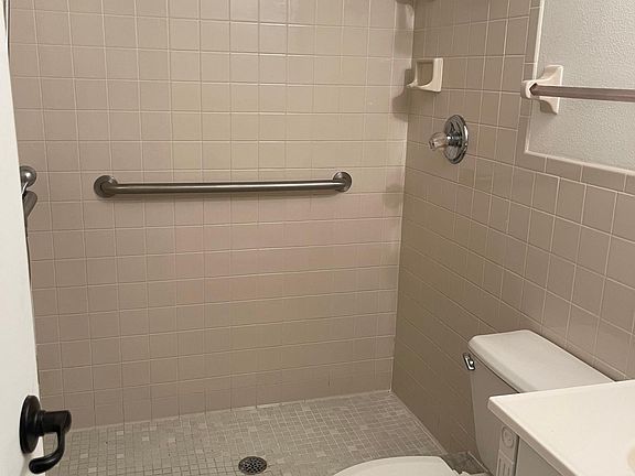 4th image of 6 Bahia Court Way