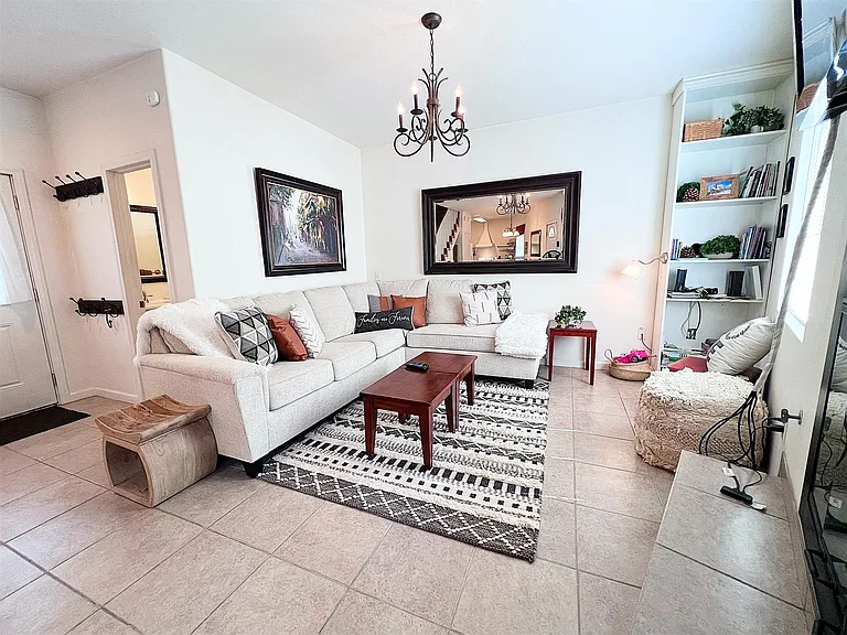 501 Irving Way — Photo 18