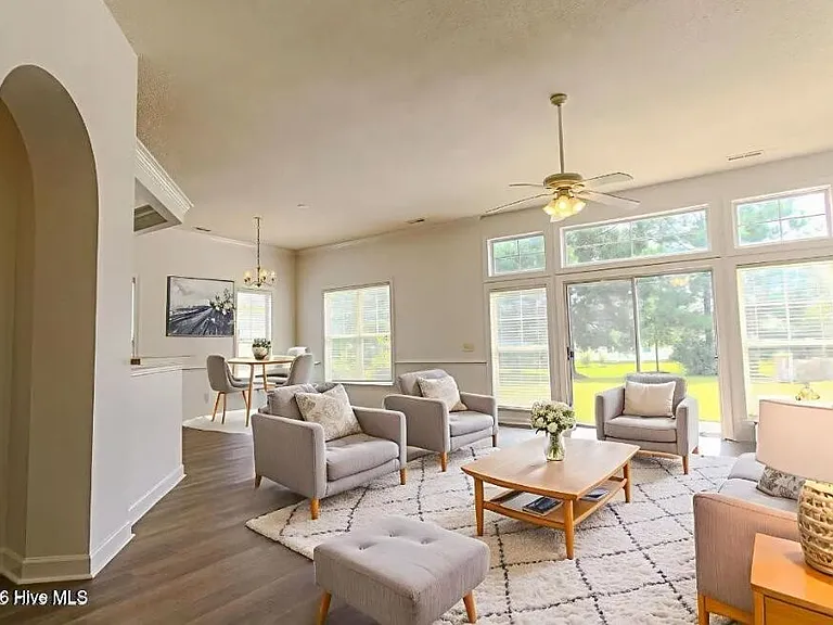 1005 Meadowlands Trl NW — Photo 6