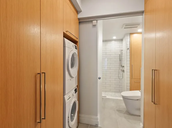 347 West 22nd Street image 11 of 13