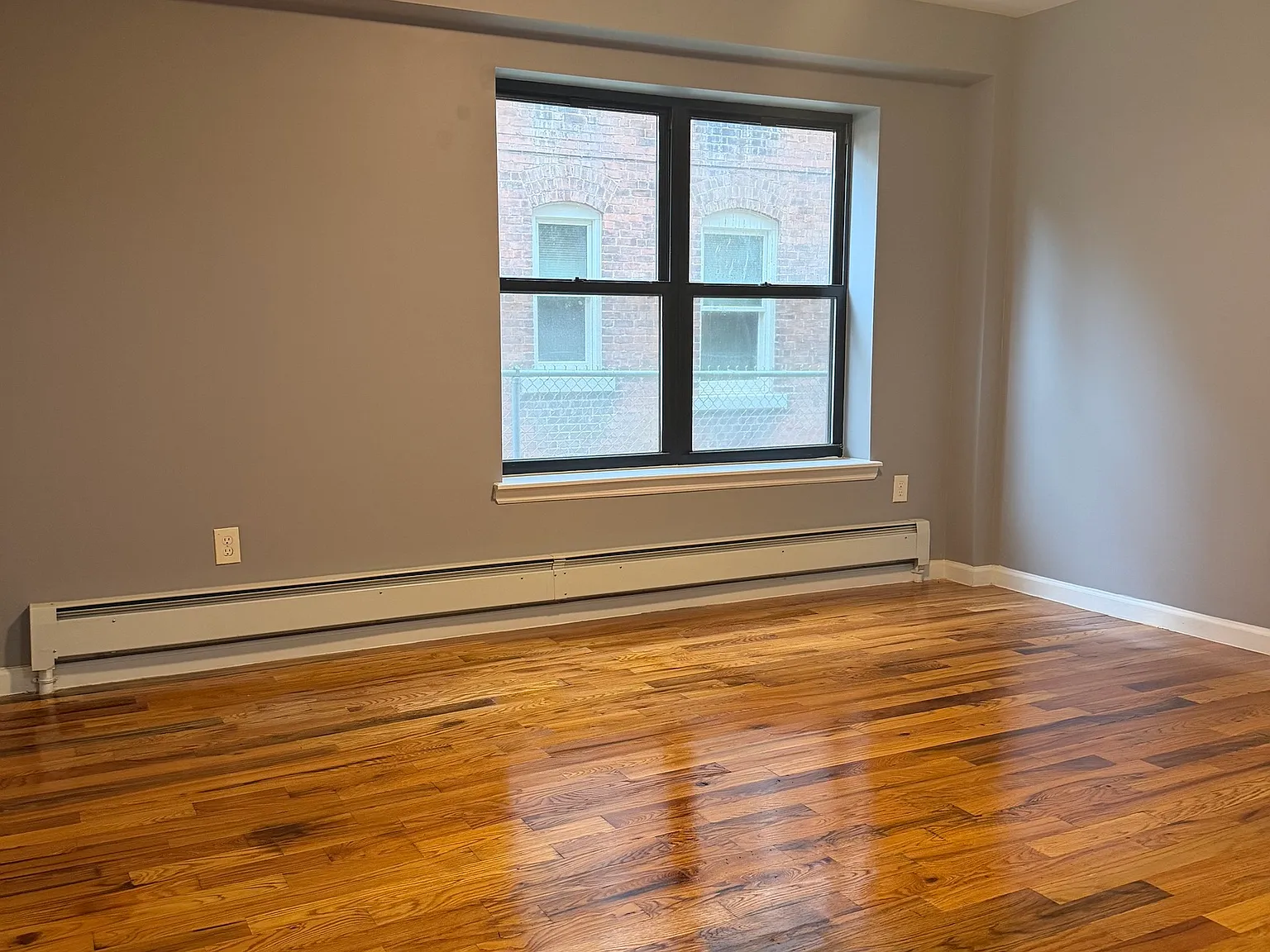 2 bed, 1.0 bath, 5663 sqft, $1,600 — Photo 4