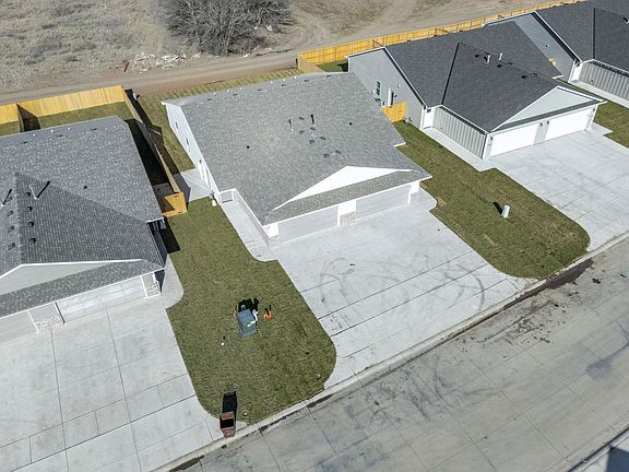 3rd image of 602 Briarbrook Ln