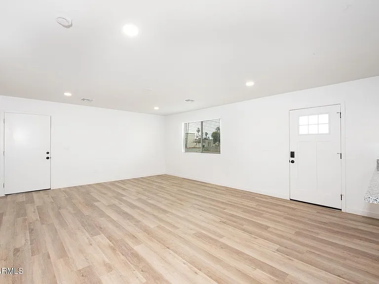 2210 E Alta Vista Rd — Photo 2