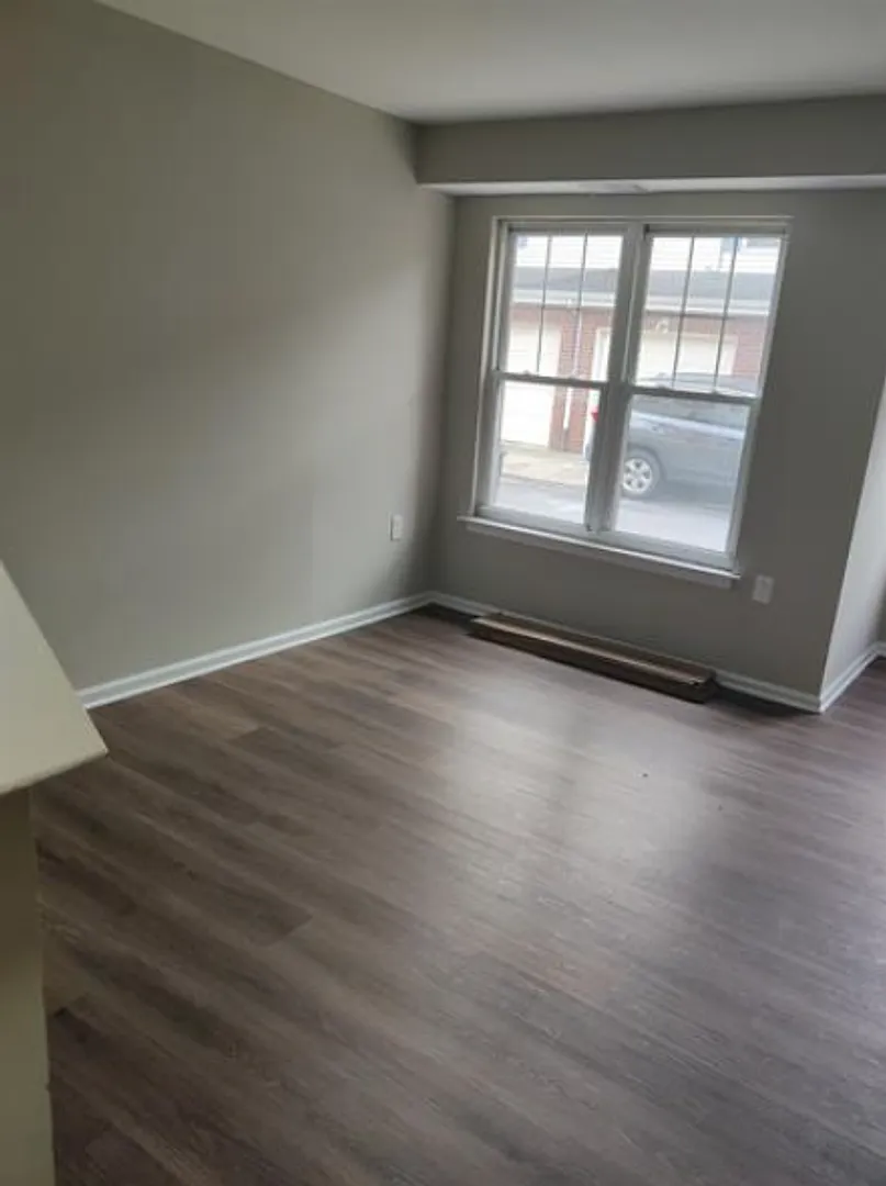 2718 Titan St. 3 bedrooms 1 bathroom Home — Photo 4