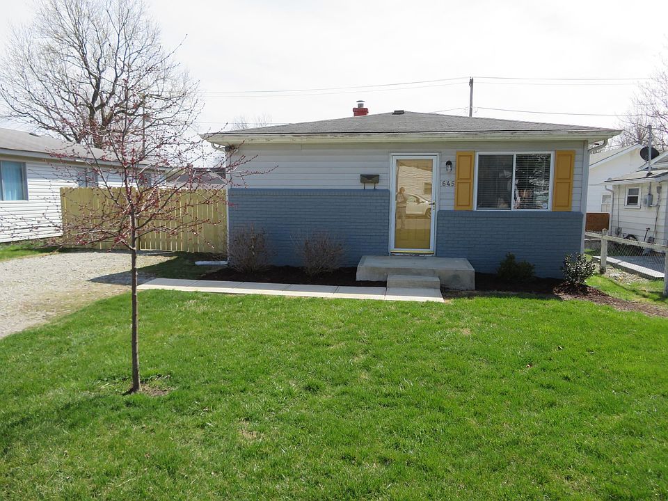 bungalow style home with parking for several cars
