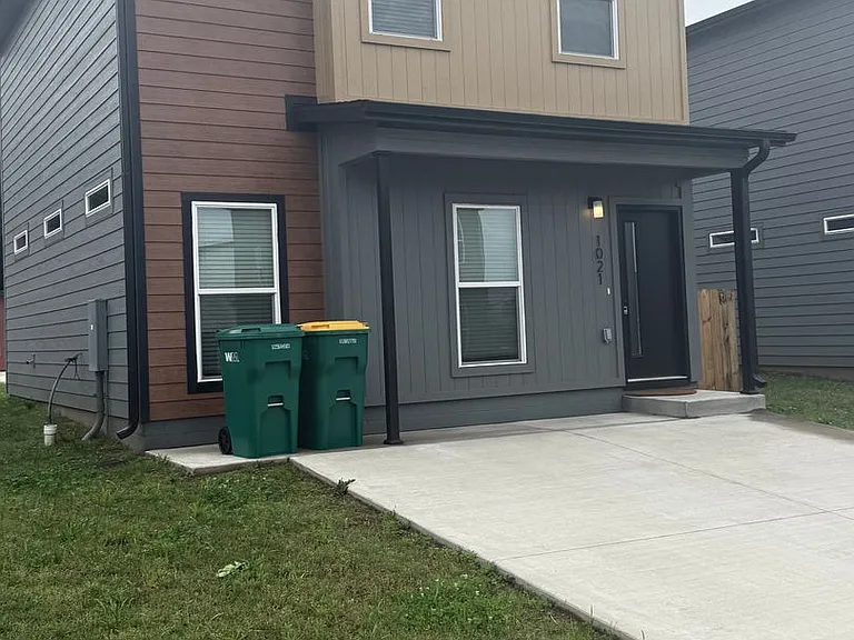 1021 States Ave — Photo 1