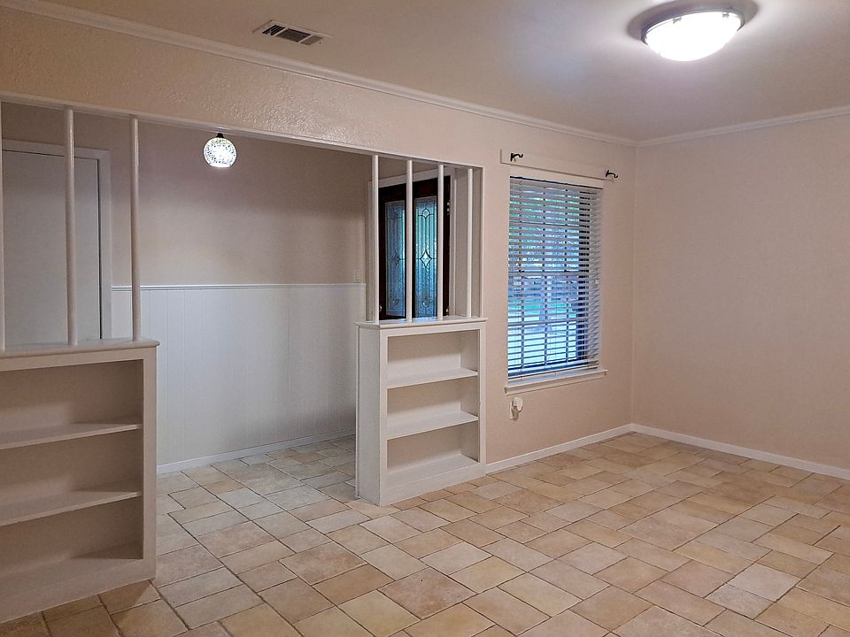1st image of 2309 Woodoak Dr