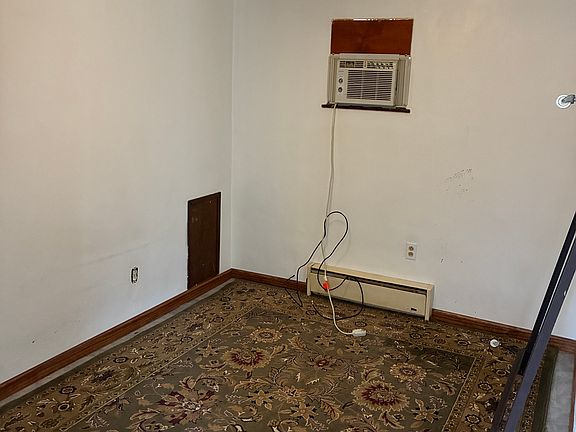 3rd image of 770 W Chestnut St #2