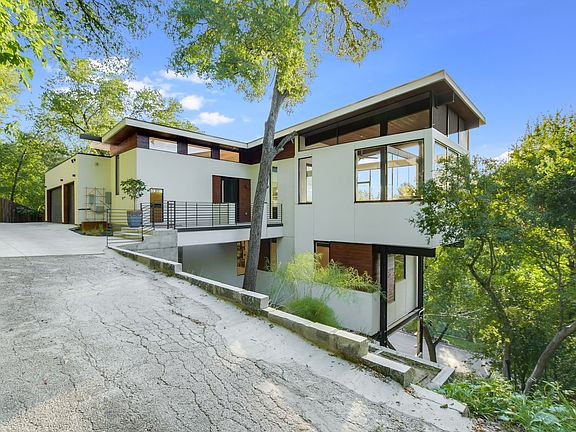2nd image of 3505 Rivercrest Dr