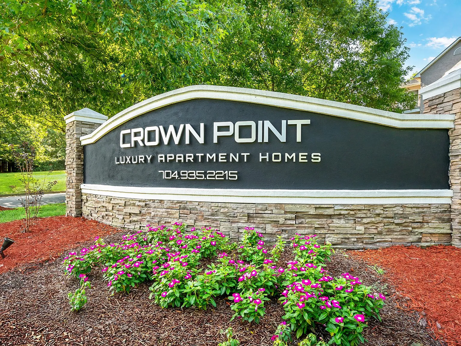 Crown Point at Crown Point Circle — Photo 2