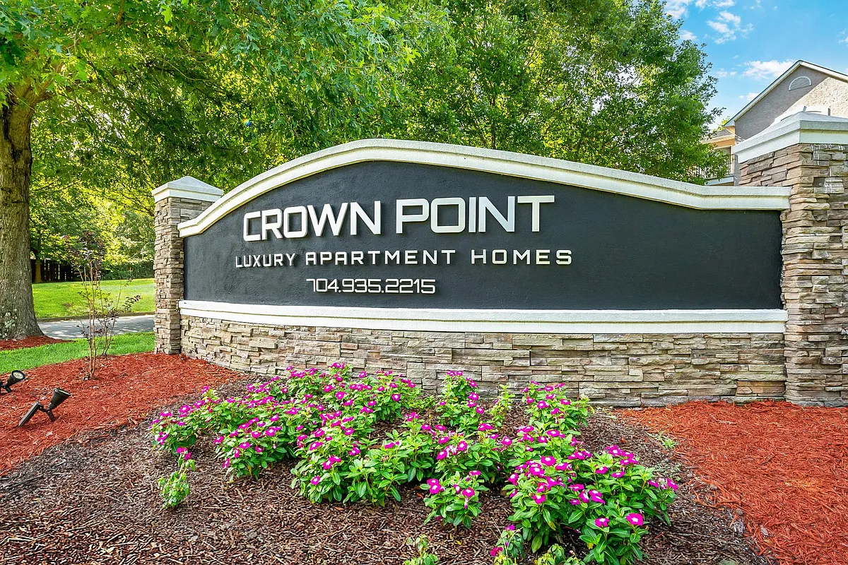 Building Photo - Crown Point at Crown Point Circle