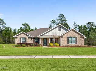 141 Gulf Pines Ct, Freeport, FL 32439