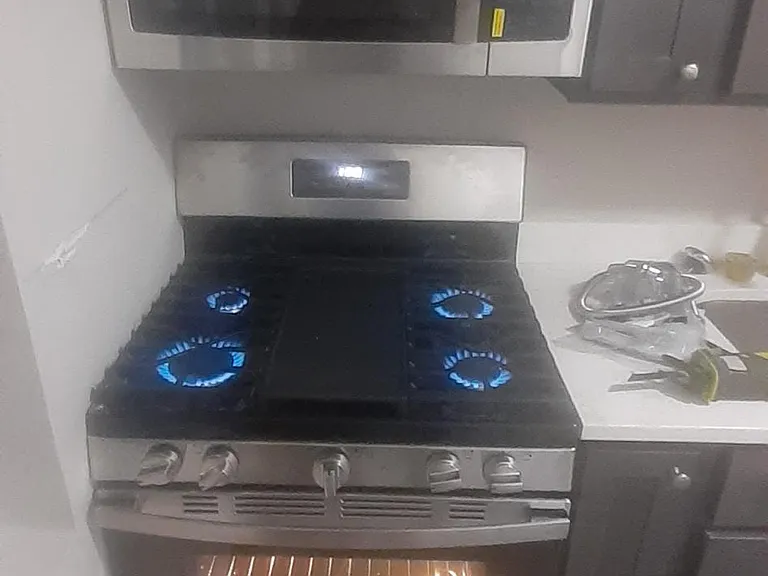 Picture with the stove/oven turned on
