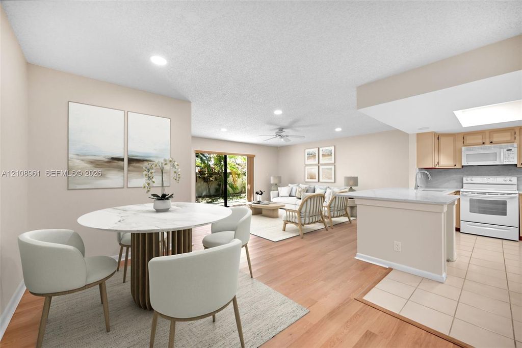 1750 NE 39th Ct APT 803, photo 2