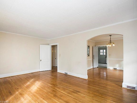 4th image of 2514 Walker Ave