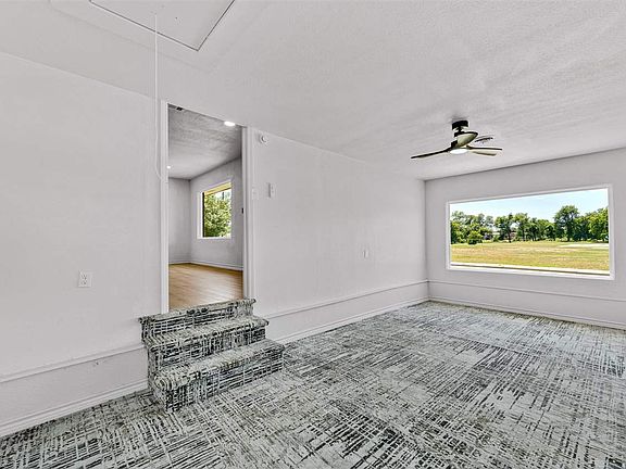 5th image of 207 NW 40th St