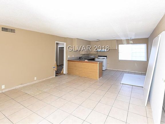 2nd image of 698 Northrop Ave APT 1