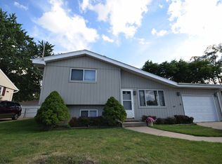 415 E Schaumburg Rd, Streamwood, IL 60107